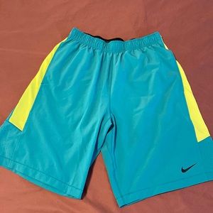 Men’s Nike pro training shorts with pockets size medium